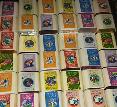 Desktop with a Tablet PC, which shows the latest news on screen.